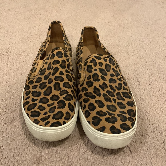 Old navy slip on sneakers - Picture 3 of 3